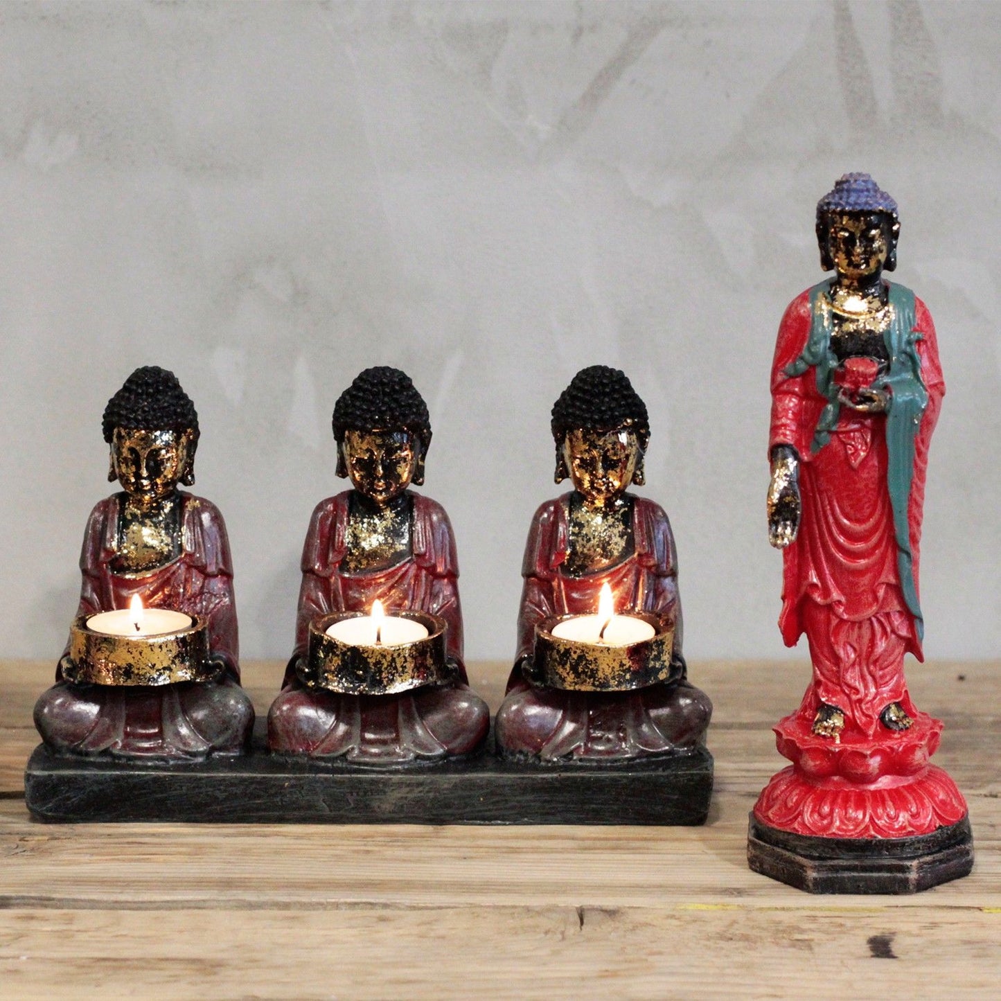 Buddha gyertyatartó mécsessel, meditációs sarokban